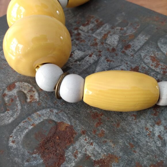 Vintage Yellow Chunky Ceramic Necklace Large Statement Beads Brass Rope - Picture 3 of 10